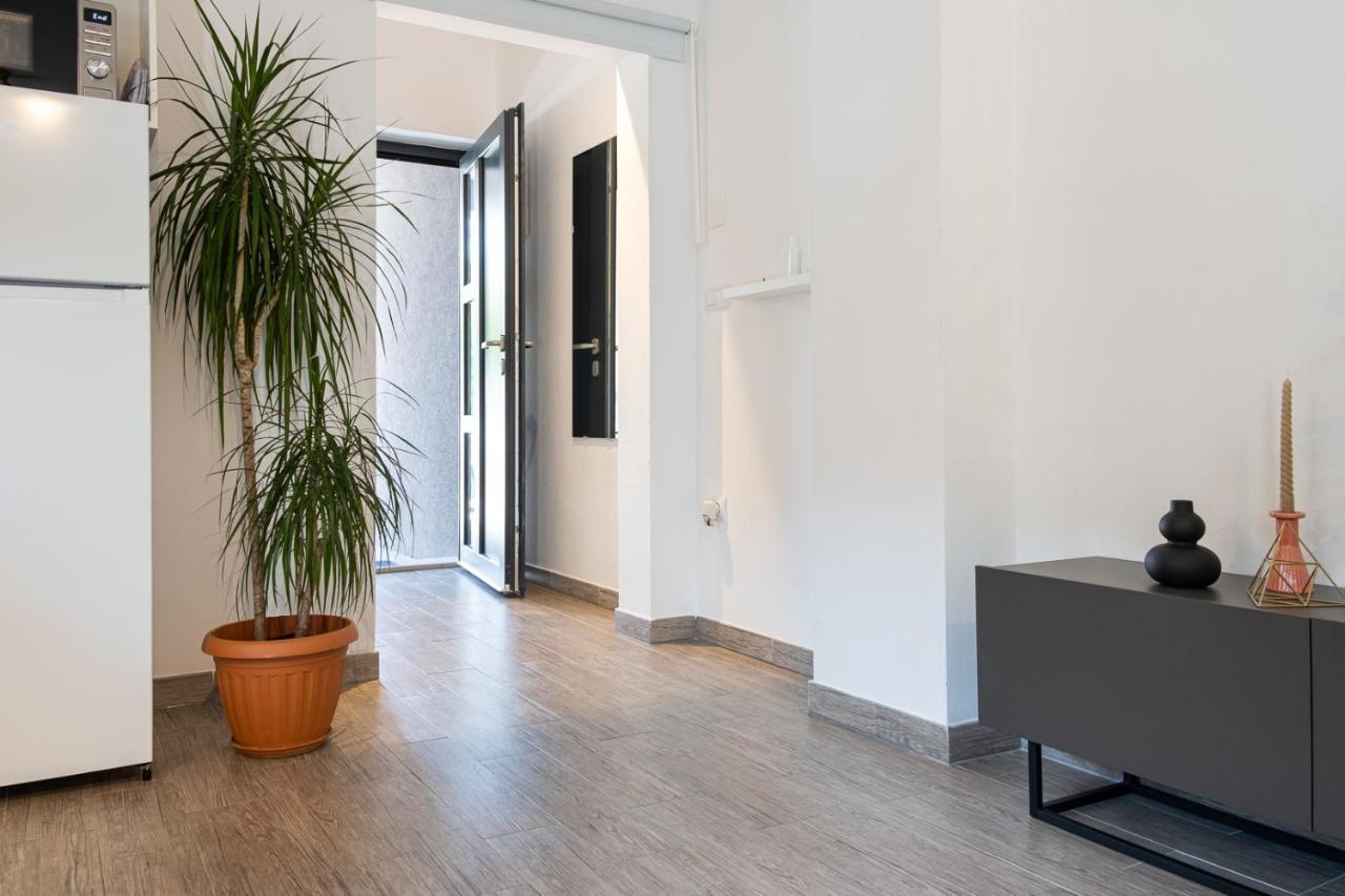 Studio Apartment Les - 4 Min Walk From Amphiteatre Пула Экстерьер фото